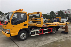 乌苏哪里有拖车服务