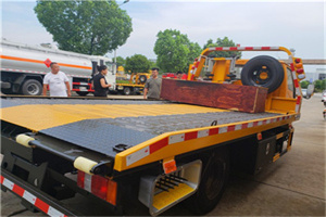 乌苏附近拖车电话号码服务