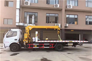 乌苏附近汽车轮胎更换