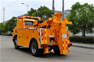 乌苏高速路拖车费